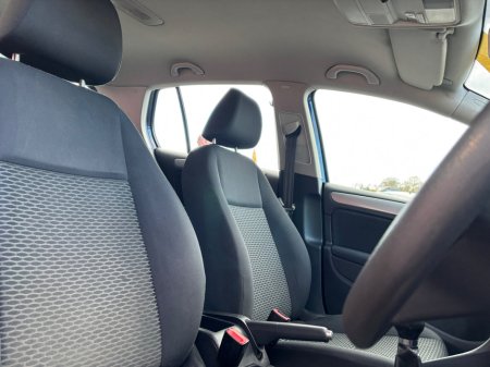 2010 Volkswagen Golf - thumbnail 7