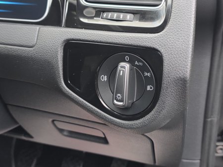 2018 Volkswagen Golf 1.0 TSI 115HP R-Line €18,999 thumbnail