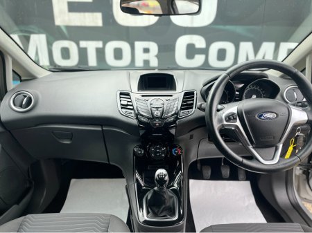 2015 Ford Fiesta - thumbnail 8