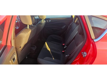 2015 Ford Fiesta - thumbnail 25