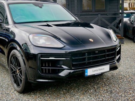 2025 Porsche Cayenne 3.0 E-Hybrid PHEV Auto €118,950 thumbnail