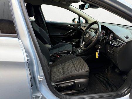 2018 Vauxhall Astra - thumbnail 5
