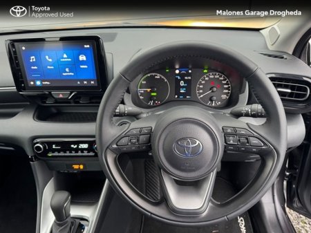 2025 Toyota Yaris - thumbnail 9