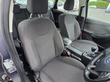 2016 Ford Focus - thumbnail 4