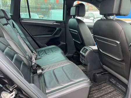 2018 Volkswagen Tiguan R-LINE 4MOTION BLACK EDITION 2.0 TDI // FULL SERVICE HISTORY // LEATHER HEATED SEATS // 360 PARKING CAMERAS €29,900 thumbnail