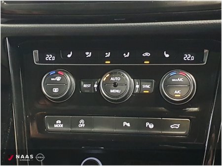 2021 Volkswagen Touran HIGHLINE 1.4 TSI (212) €30,945 thumbnail