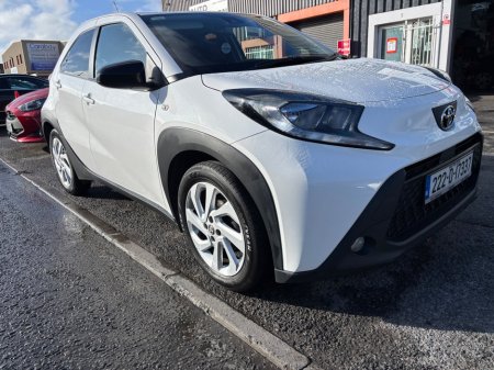 2022 Toyota Aygo 1.0 VVT-i x-play Smartphone €13,500 thumbnail