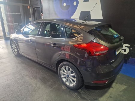 2017 Ford Focus - thumbnail 5