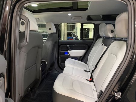 2025 Land Rover Defender X-DYNAMIC SE=HUGE SPEC//LIGHT INTERIOR//AS NEW=2 YEAR WARRANTY=TAILORED FINANCE PACKAGES AVAILABLE=TRADE IN'S WELCOME €104,995 thumbnail