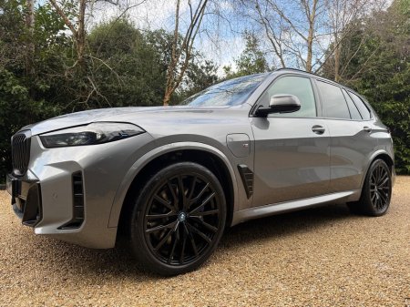 2025 BMW X5 50E M SPORT PRO XDRIVE *Tech Pack…SkyLounge…22 inch Alloys* €97,950 thumbnail