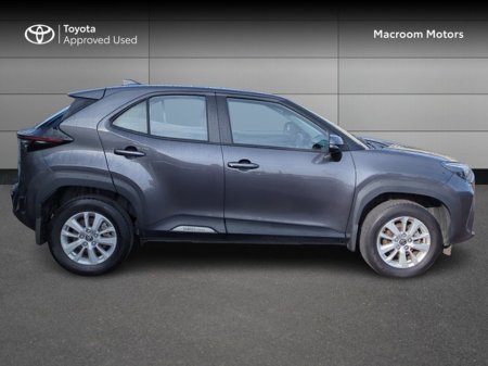 2024 Toyota Yaris Cross - thumbnail 3