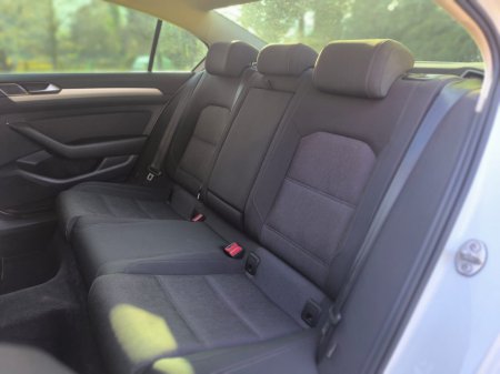 2018 Volkswagen Passat - thumbnail 16