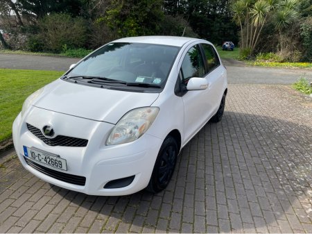 2010 Toyota Yaris - thumbnail 9