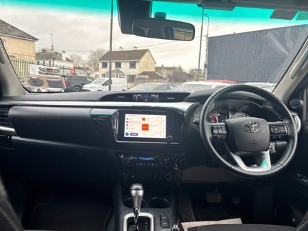 2025 Toyota Hilux FRESH SELECTION OF TRADE-INS HILUX 2.4 SR5 D/CAB AUTO €48,000 thumbnail