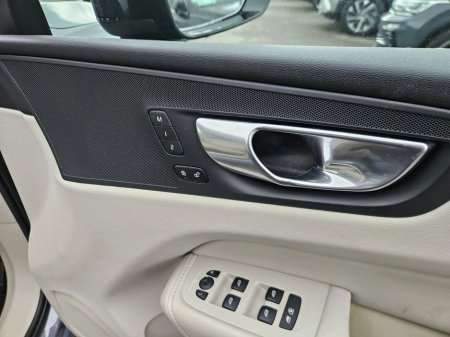 2023 Volvo XC60 - thumbnail 6