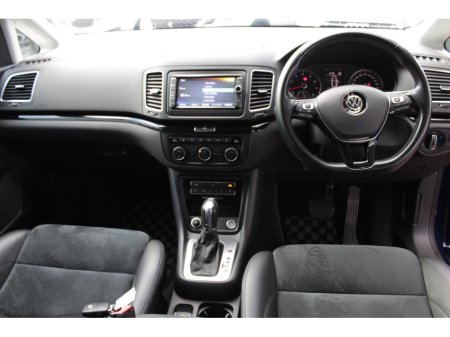 2017 Volkswagen Sharan 1.4TSI HIGHLINE EDITION  5DR MPV 7 SEAT AUTO // HUGE SPEC // 118,000KM'S / IMMACUALTE CONDITION // BUY WITH CONFIDENCE AA AND SIMI APPROVED DEALER 2025 // FINANCE ARRANGED // ALL TRADE INS WELCOME // €25,950 thumbnail
