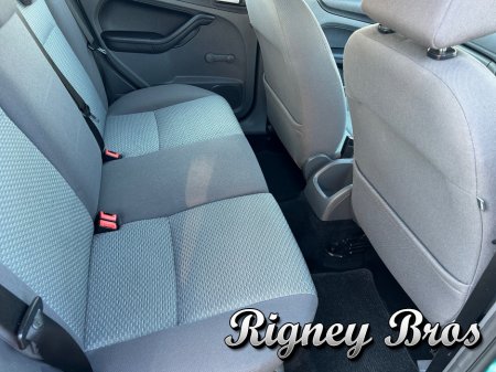 2008 Ford Focus - thumbnail 8