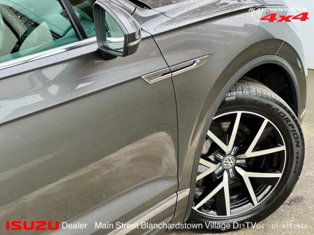 2020 Volkswagen Touareg DESIGN 3.0 TDI €44,900 thumbnail