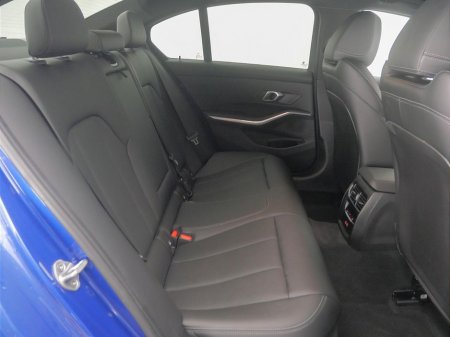 2025 BMW 3 Series - thumbnail 11