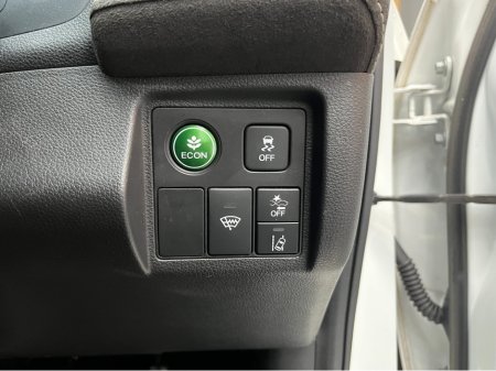 2021 Honda Vezel €23950 2021 HONDA VEZEL RS HYBRID SENSING 1.5 AUTOMATIC / CRUISE CONTROL / REVERSE CAMERA / HEATED SEATS €23,950 thumbnail