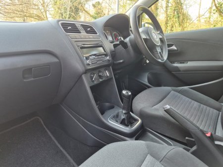 2010 Volkswagen Polo - thumbnail 16