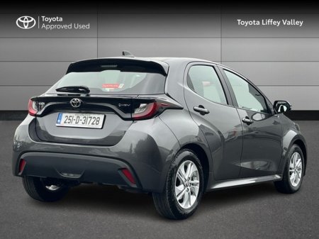 2025 Toyota Yaris Yaris Hybrid 115 Luna €27,450 thumbnail