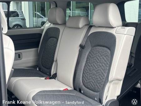 2025 Volkswagen ID.Buzz LWB 7-SEATER STYLE 86KWH 286BHP *DEMO MODEL* *APPLE CARPLAY/ANDROID AUTO* *360 AREA VIEW CAMERA* *FOLDING TOW HITCH* *ELECTRIC SLIDING DOORS* *UPGRADED LEATHER INTERIOR* *HEATED SEATS* €67,950