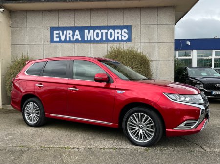 2020 Mitsubishi Outlander - view 3