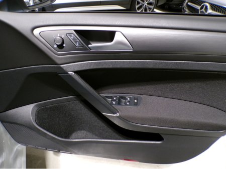 2018 Volkswagen Golf *2018*ONLY 16,000 MILES*AUTO*VW GOLF 1.2 MARK 7.5*COLOUR CAMERA*SAT-NAV*APPLE-CARPLAY*ANDROID AUTO*UP-GRADED VW ALLOYS*XL MEDIA*FLAT-BOTTOM SPORT STEERING WHEEL WITH ADAPTIVE CRUISE CONTROL**RADAR ASS €18,900 thumbnail