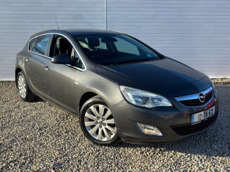 2012 Opel Astra - thumbnail 1
