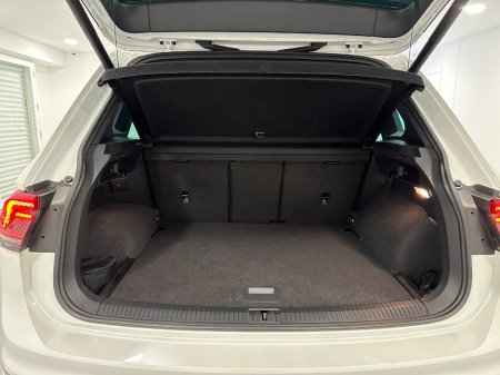 2018 Volkswagen Tiguan - thumbnail 38