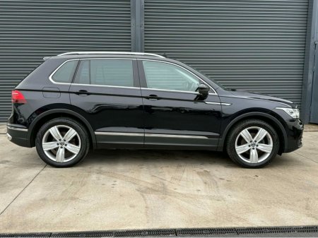 2023 Volkswagen Tiguan ELEGANCE 2.0 TDI MANUAL 6SPEED FWD 150BHP €39,450 thumbnail