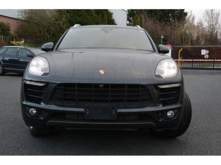 2018 Porsche Macan  €45,000