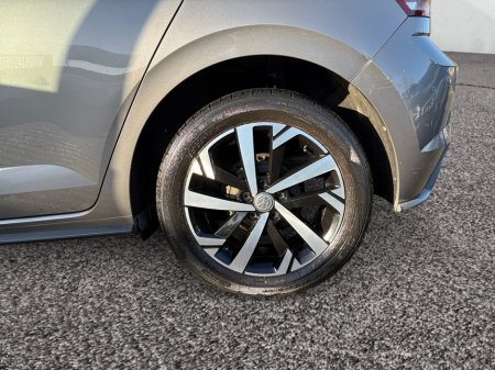 2019 Volkswagen Polo R-LINE 1.0 MANUAL 5SPEED 65HP 5DR €15,900 thumbnail