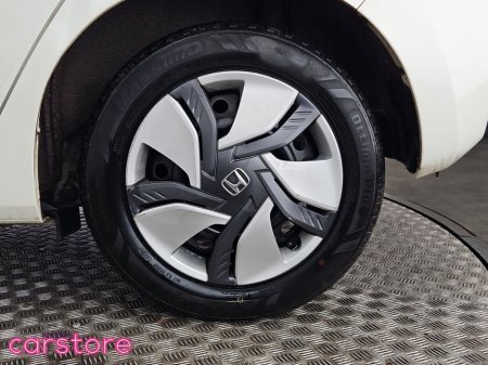 2015 Honda Fit FIT DAA-GP5 HYBRID 5DR AUTO €10,880 thumbnail