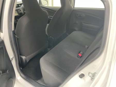 2018 Toyota Yaris - thumbnail 15