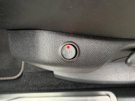 2025 Peugeot 5008 - thumbnail 15