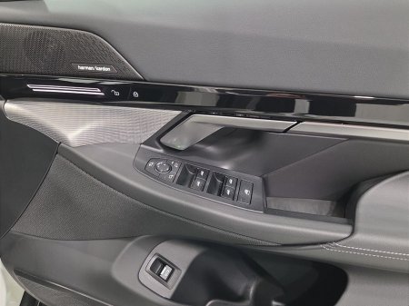 2024 BMW 5 Series - thumbnail 23