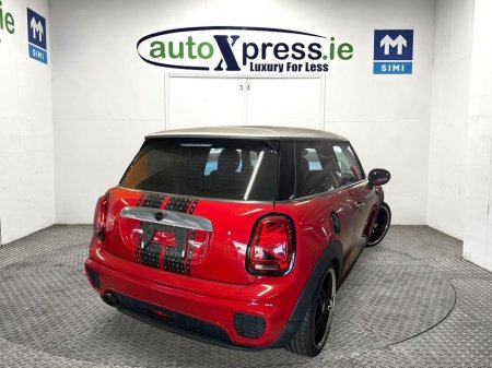 2018 MINI Cooper D 1.5 Automatic, Reversing camera €17,995