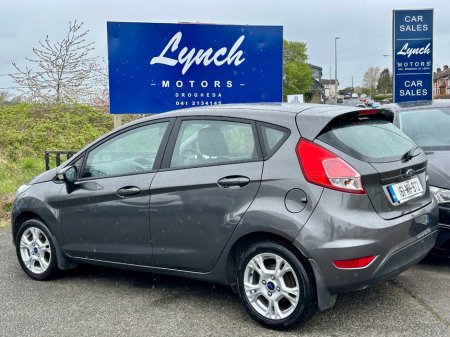 2016 Ford Fiesta - thumbnail 2