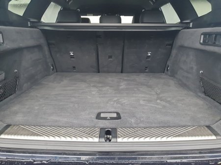 2025 BMW 5 Series - thumbnail 13