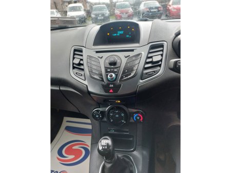 2013 Ford Fiesta ZETEC 1.0 65PS M5 4DR MCA €8,500