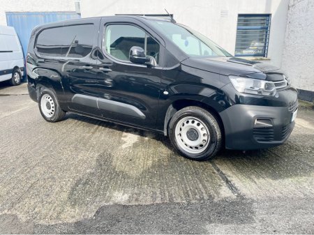 2023 Citroen Berlingo - view 3