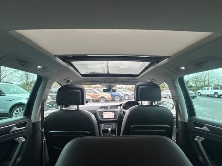 2020 Volkswagen Tiguan - thumbnail 17