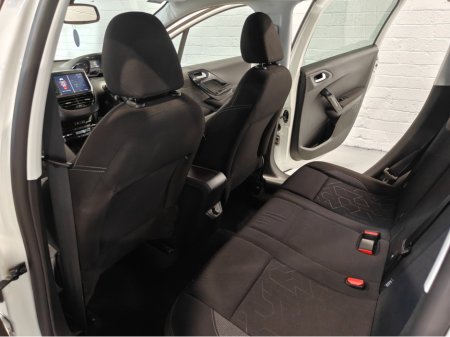 2019 Peugeot 2008 - thumbnail 23