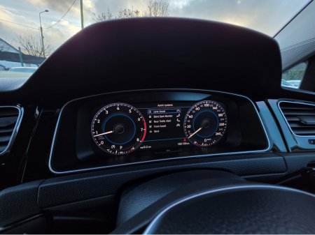 2017 Volkswagen Golf ( 172 REG LEATHER FULL LEATHER SEATS ELECTRIC MEMORY SEATS NAVI VIRTUAL CLOCKS ANDROID AUTO CARPLAY BLIND SPOT REAR TRAFFIC ASSIST ROAD SIGN RECOGNIZING LANE ASSIST LOW TAX BAND €17,500 thumbnail