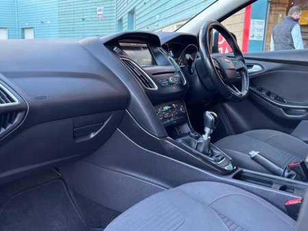 2015 Ford Focus - thumbnail 10