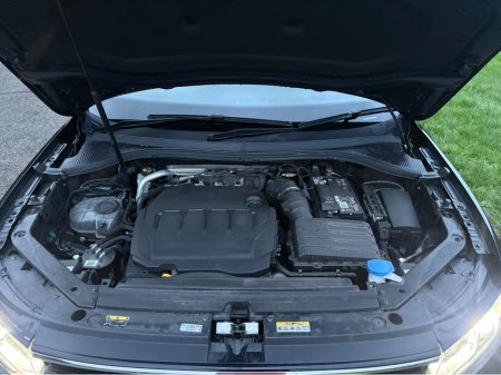 2024 Volkswagen Tiguan R-LINE 2.0 TDI AUTO 150HP BLACK EDITION €49,950 thumbnail