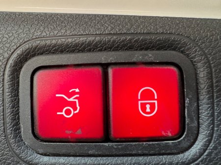 2016 Mercedes-Benz E Class - thumbnail 26