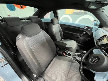 2013 Volkswagen Beetle - thumbnail 10